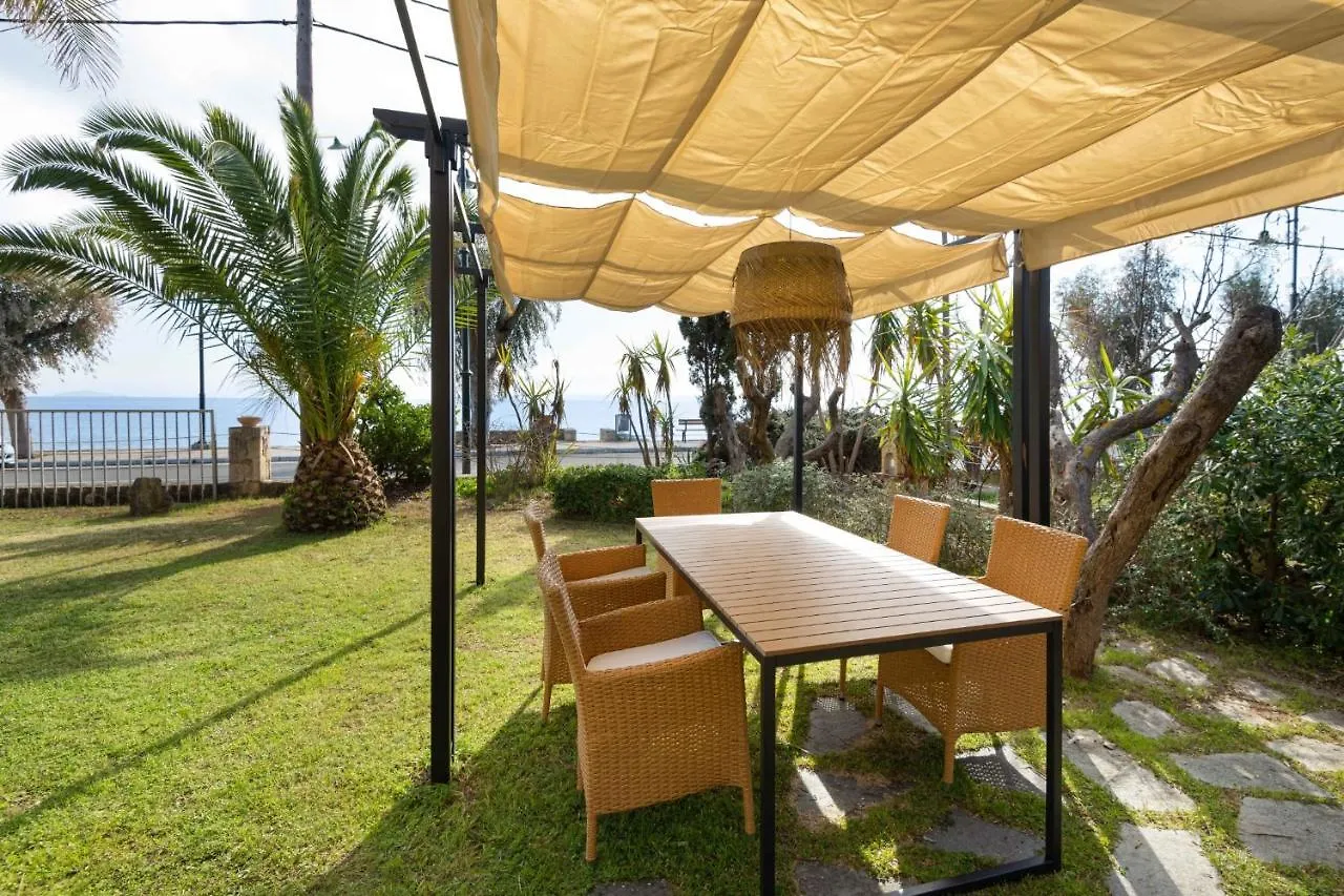 Villa Vitamin Sea Beachfront Villa, Sithonia #Feelslikehome Metamorfosi  Grækenland