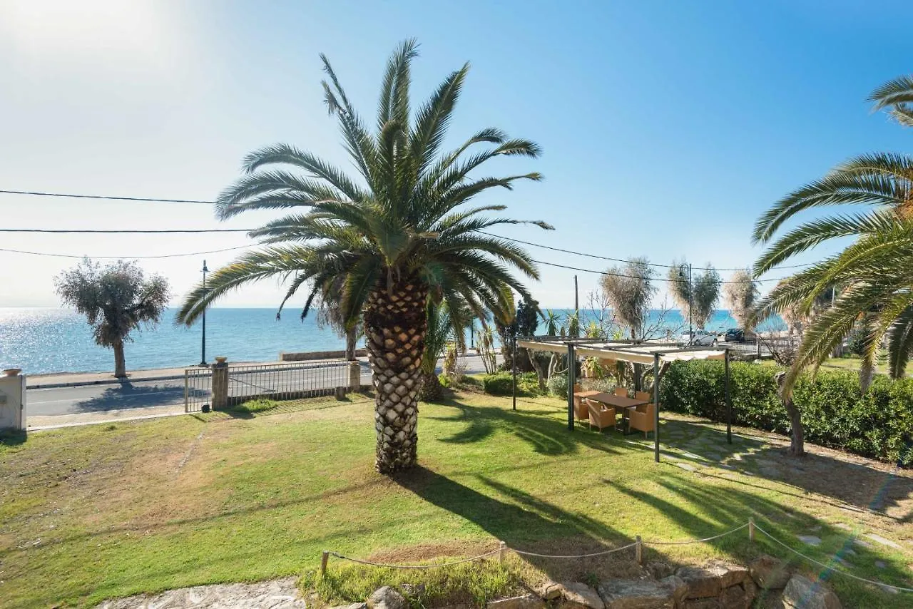 Vitamin Sea Beachfront Villa, Sithonia #Feelslikehome Metamorfosi  Villa Metamorfosi (Sithonia)